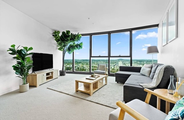 Incredible Prestige at Skytower 2B/2B Water Views