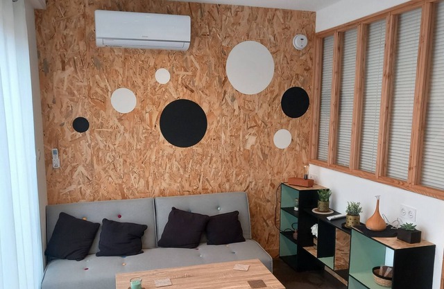 independent studio with terrace 10 minutes from Bordeaux airport