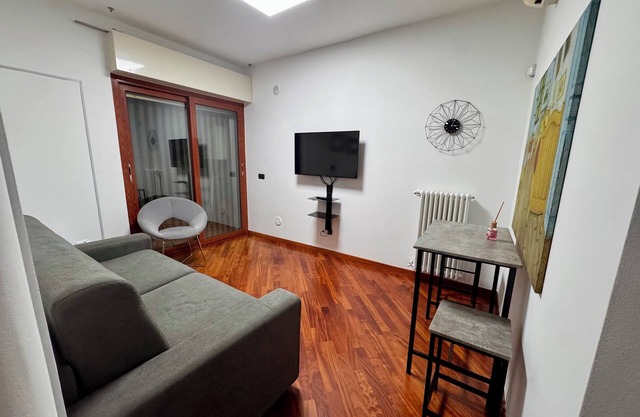 Independent Apartment near Bari Airport and Station