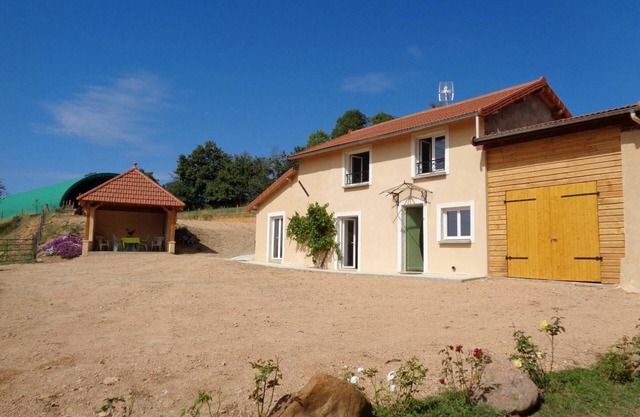 Independent cottage with fireplace, pets allowed, near nature