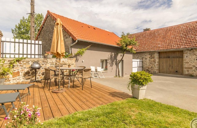 Independent house in Jullouville with terrace and enclosed courtyard, near the beach