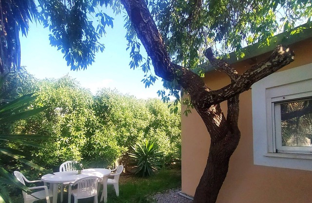 Independent house in a family farm in the Sa Caleta area.