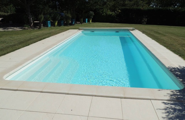 Independent house with air conditioning on a large plot with private pool