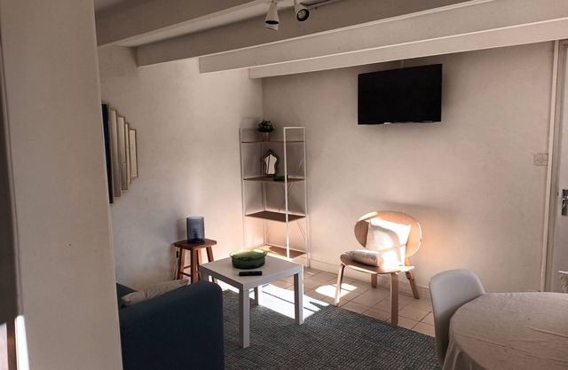 Independent studio - exceptional location - swimming pool - 2/3 persons