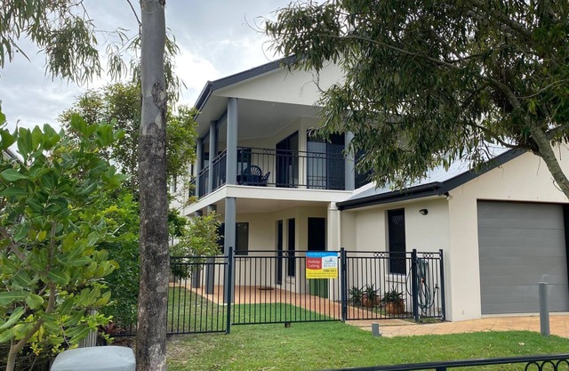 Indigo Place 1 - Rainbow Beach. Just Metres From The Pristine Surf Beach!. Aircon