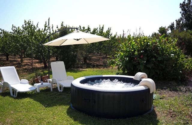 Indipendent semi-detached Villa in the countryside, surrounded by greenery