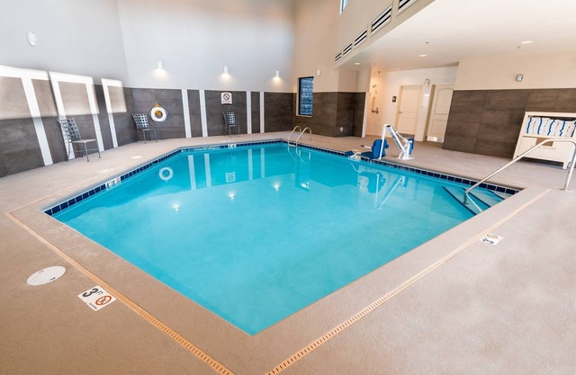 Indoor Pool + Hot Tub + Free Breakfast | Suite with Roll-in Shower Close to Kootenai Health