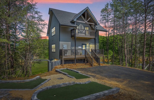 Indoor pool-Hot Tub-Putt putt-Close to Dollywood-New Cabin