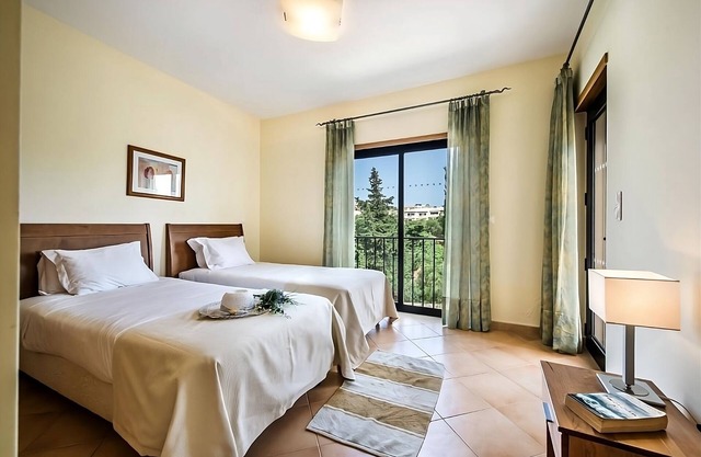 Indulge in Home-Like Comfort! Outdoor Swimming Pools, Close to Burgau Beach!