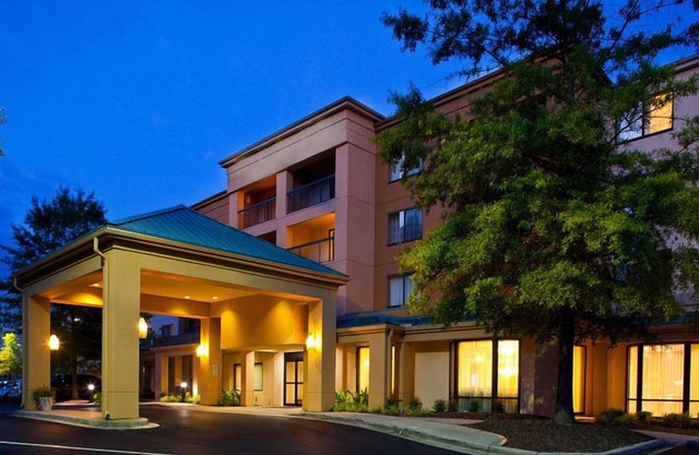 Indulge in Home-Like Comfort! 4 Modern Units, Pet-Friendly, Free Parking!