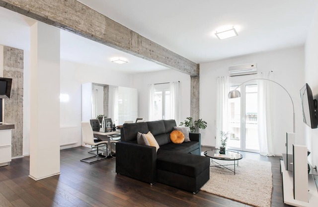 Industrial 1BR Apartment in Ampelokipoi Area