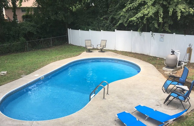 Inground Pool - Next to Airport - 9 Interstate Miles to Downtown Nashville