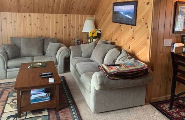 Inlet Cozy Cottage - Walk to Town