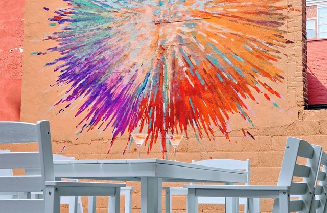 Insta-worthy Spacious Garden Apt - Easy NYC Access, 10 min walk to train