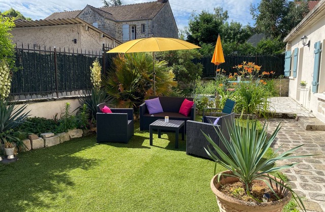 INSTANT FLEURY: cozy studio with secret garden!