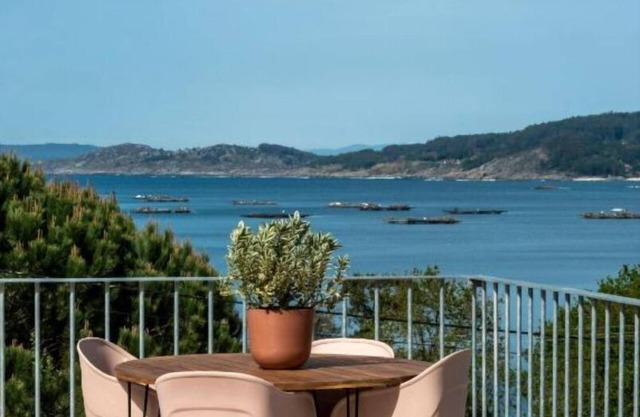 Insua Beach House 3