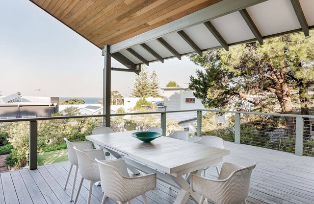 INVITING 2 STOREY COASTAL COTTAGE SITUATED HIGH ABOVE OLD DUNSBOROUGH