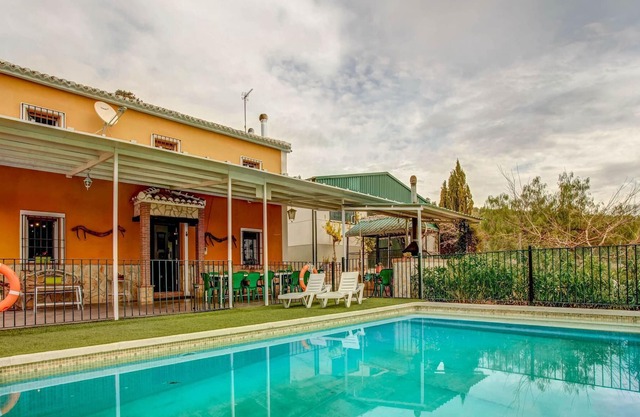 Inviting holiday home in Villanueva de Tapia with pool