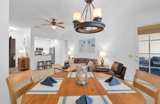 Inviting Villa w/Mountain Views & Private Garage LQ170 LIC-068248