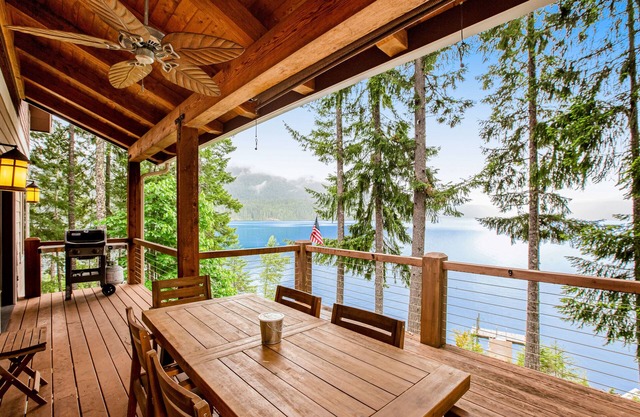 Inviting waterfront home with game room, mountain view & kayaks