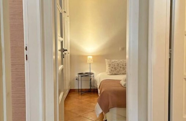 IRIDA Top-Floor Serenity - 5 mins to Batsi