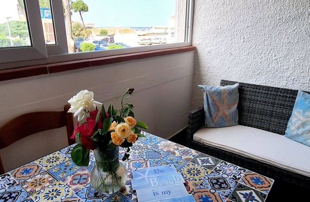 Iris apartment with sea view a stone's throw from the beach and downtown