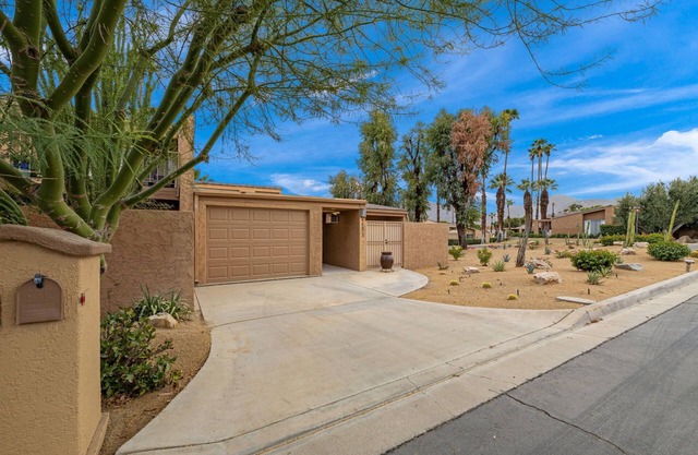 Ironwood Country Club Palm Desert Darling 2-bd 2-bath corner location