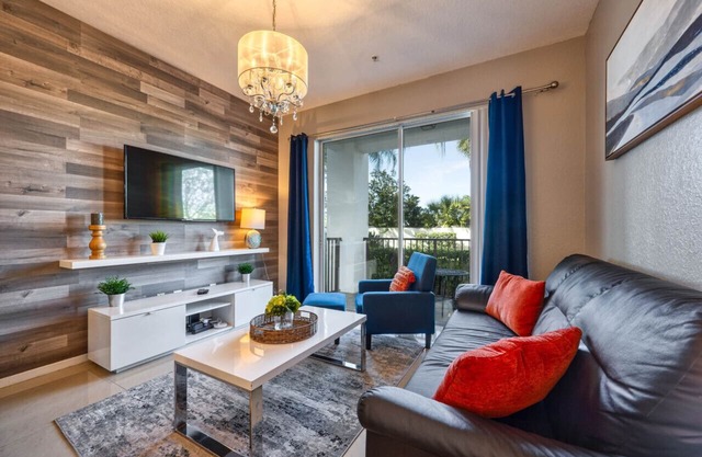 IS1-107 - Orlando Condo Near Disney | 2BR + Mickey-Themed Bedroom