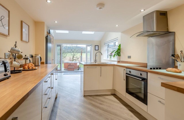 Isel Gate Cottage - Three Bedroom House, Sleeps 6