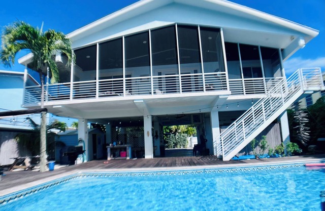 Islamorada, Indian Waterways, waterfront retreat - heated pool, 30’ dock