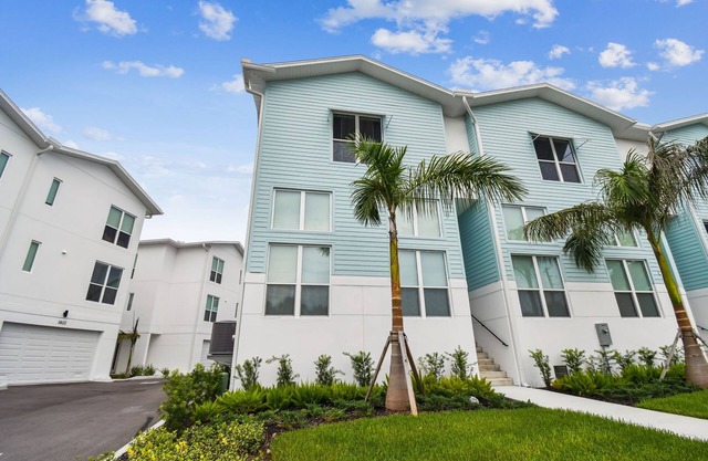 Island Charm meets Downtown Convenience
