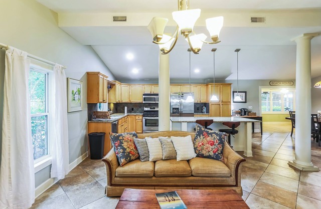 Island Gateway 3BR Retreat with Fire Pit – Near Beaches & Dining