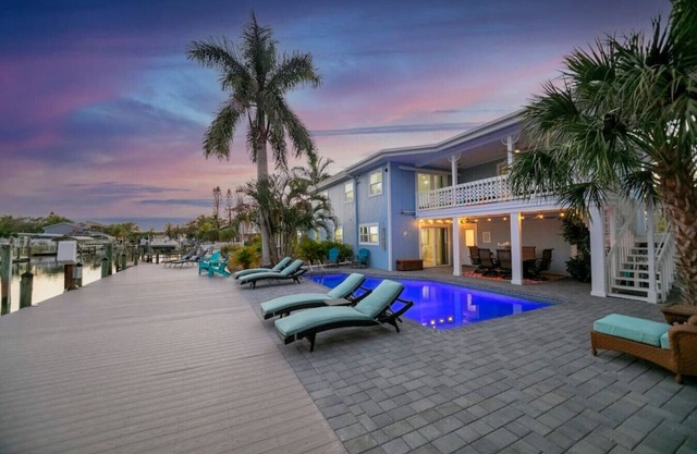 Island Homes-on canal w/dock and heated pool/5 min walk to beach