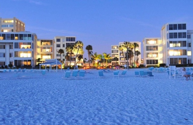 Island House Resort - Waterfront 2-bedroom condo directly on Siesta Key Beach!