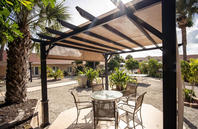 Island Sun Inn & Suites - Venice, Florida Historic Downtown & Beach Getaway