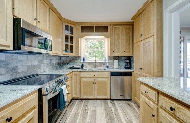 IslandTime! 6 Br/3Ba with your own private island!