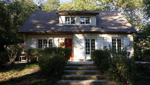 Isolated cottage for partying, lake, nature