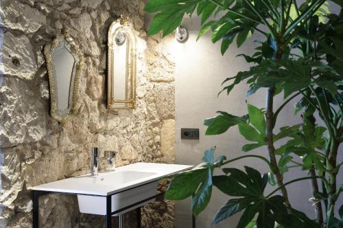 ISONZO SUITES