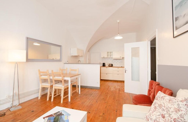 Issoire centre, T2 Bergère avec parking