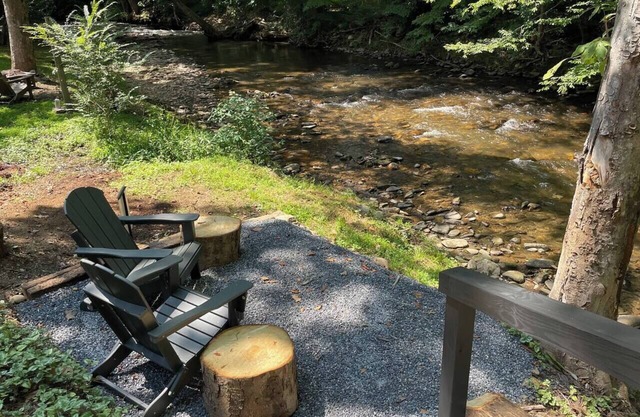 J Creek Retreat-Gorgeous! Waterfront, Easy Access!