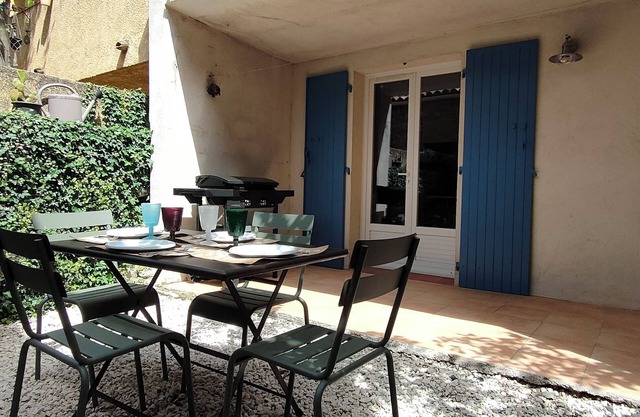 Jolie Maison de Ville au Centre de Saint Maximin La Sainte Baume