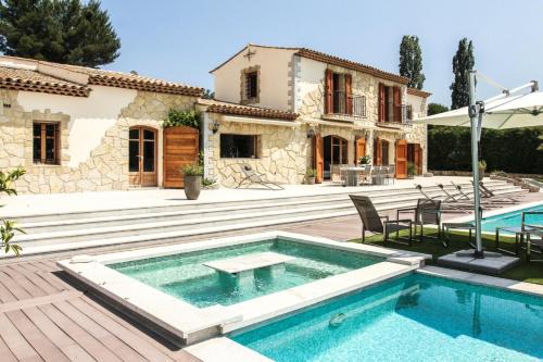 Jaccuzzi | Pool | Golf | Tennis | Boules court