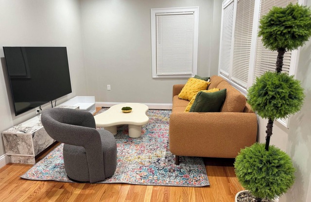 Jamaica Plain - 4BR2BA Urban Retreat/Near T