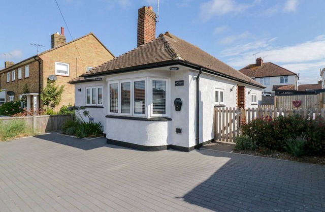 JASMINE COTTAGE, pet friendly, country holiday cottage in Herne Bay
