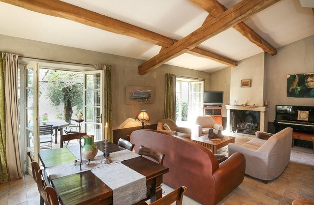 JDV Holidays Maison Fleurie - characterful with private pool, overlooking Nice