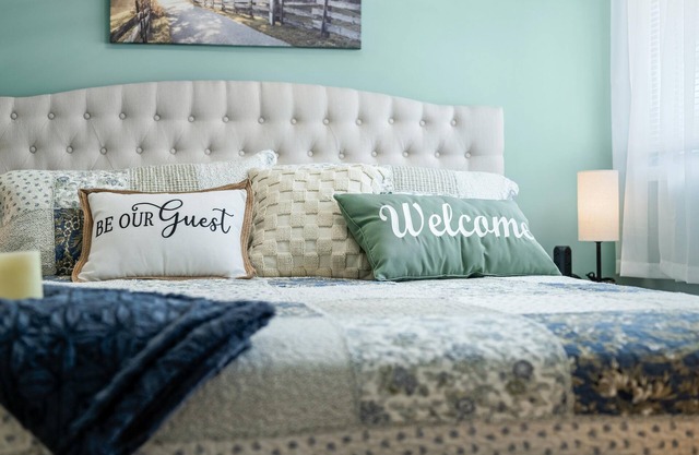 Jefferson House, Pet-Friendly Steps Away from Shops and Restaurants.