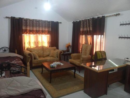 Jerash Roman Gate studio chalet ستوديو شاليه بوابة جرش الرومانيه الشماليه