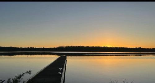 Jerrinja - Absolute waterfront with jetty - 5 mins to Hyams Beach