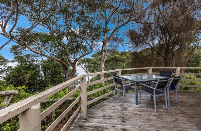 Jetty View: Rosella Cabin - Feel a sense of nature in this rural environment