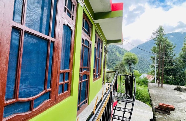 JIYAHA WATERFALL AND SNOW VIEW HOMESTAY